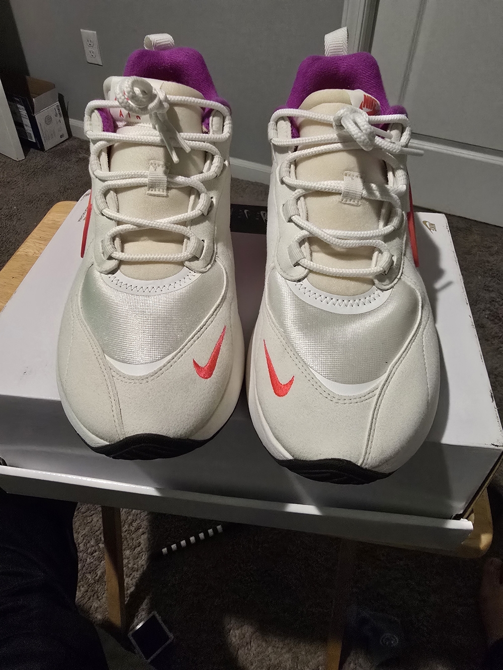 Nike Women's Air Max Verona summit white / sail magenta /laser crimson size: 9.5